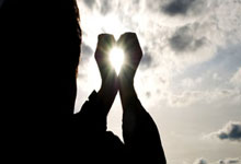 买股票需要投入多少钱:配资炒股利息-A股三大指数回调：沪指跌0.45% 银行股逆市走强